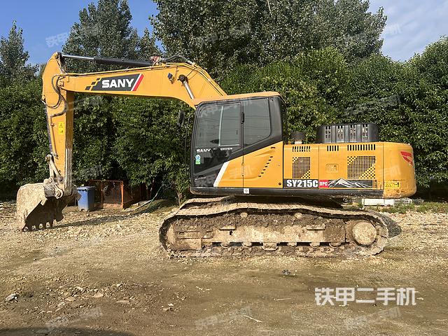 驾驶室顶部(整机外观) 驾驶室顶部(整机外观)