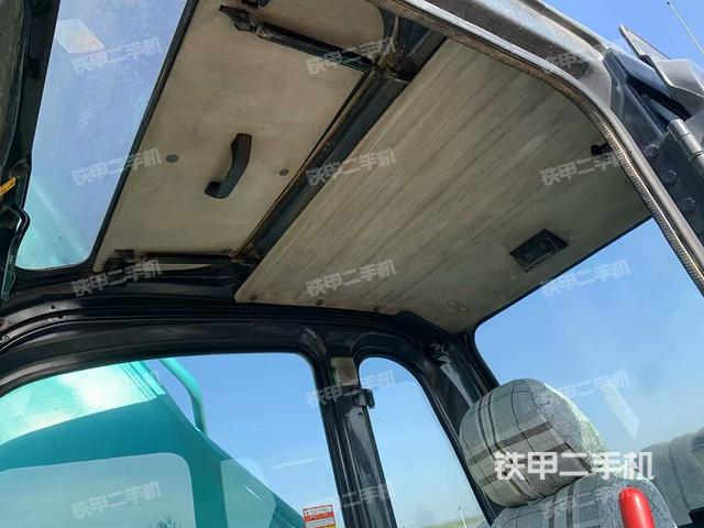 駕駛室頂部(整機外觀) 駕駛室頂部(整機外觀)