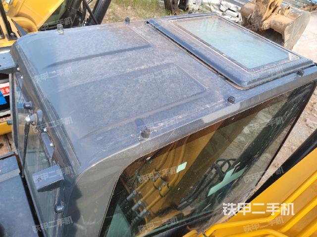 驾驶室顶部(整机外观) 驾驶室顶部(整机外观)