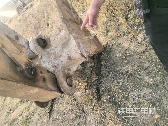 小臂整體左后(工作和回轉(zhuǎn)裝置) 小臂整體左后(工作和回轉(zhuǎn)裝置)