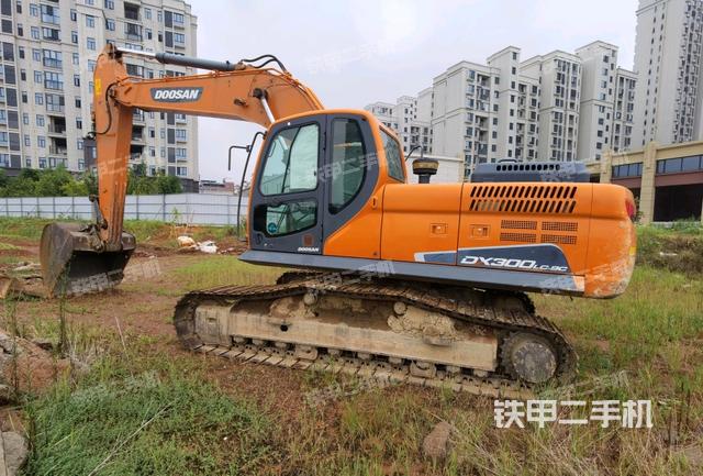 斗山DX260LC-9C挖掘机