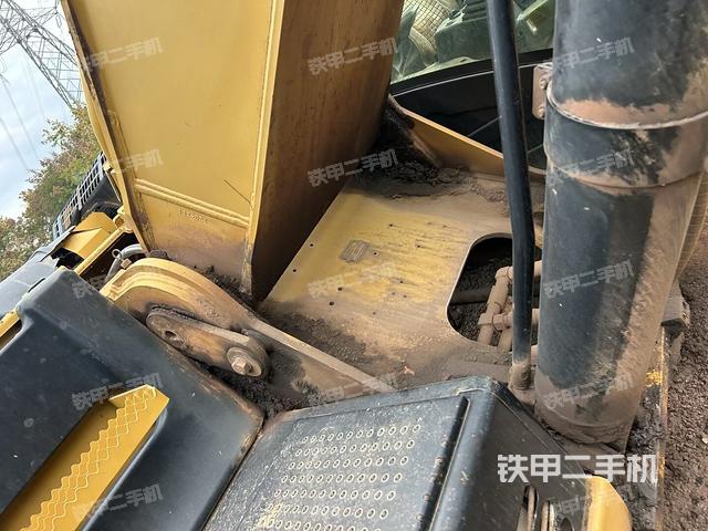 大臂根部?斜視(工作和回轉(zhuǎn)裝置) 大臂根部?斜視(工作和回轉(zhuǎn)裝置)