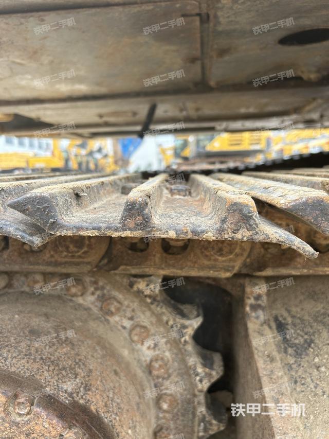 液壓泵艙室正面整體(整機外觀) 液壓泵艙室正面整體(整機外觀)