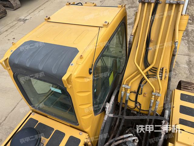 驾驶室顶部(整机外观) 驾驶室顶部(整机外观)