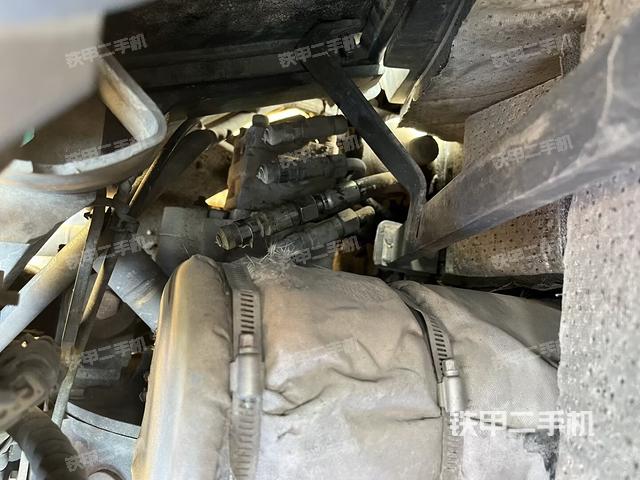 液压泵舱室正面整体(整机外观) 液压泵舱室正面整体(整机外观)