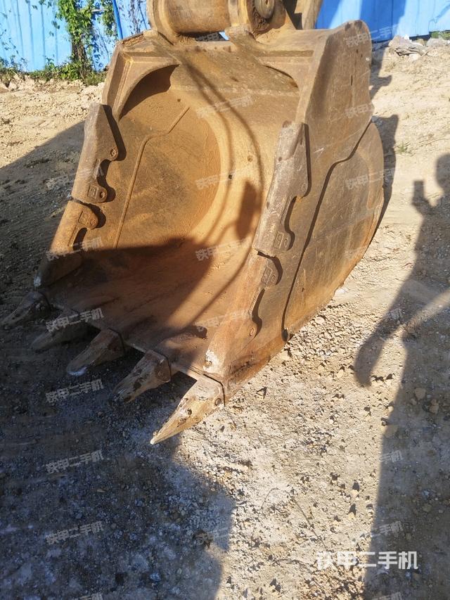 大臂油缸整體?豎拍(工作和回轉(zhuǎn)裝置) 大臂油缸整體?豎拍(工作和回轉(zhuǎn)裝置)