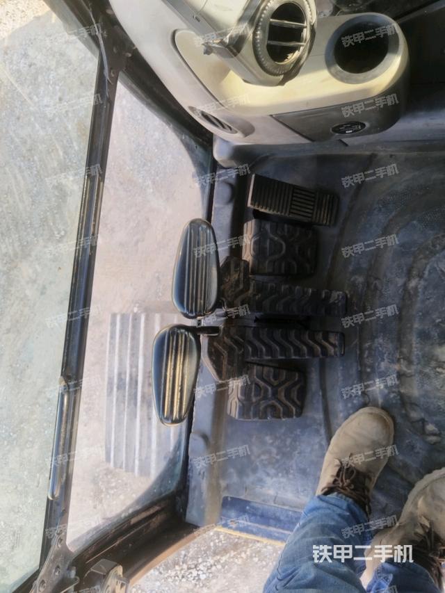 座椅左側(cè)控制臺/音響/含左手柄(駕駛室部分) 座椅左側(cè)控制臺/音響/含左手柄(駕駛室部分)