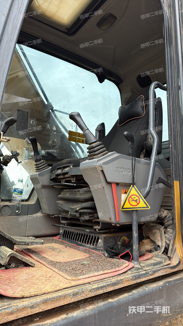 驾驶室整体(整机外观) 驾驶室整体(整机外观)