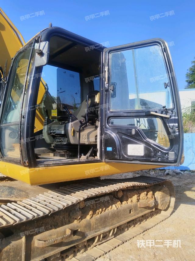 駕駛室左前45度(駕駛室部分) 駕駛室左前45度(駕駛室部分)