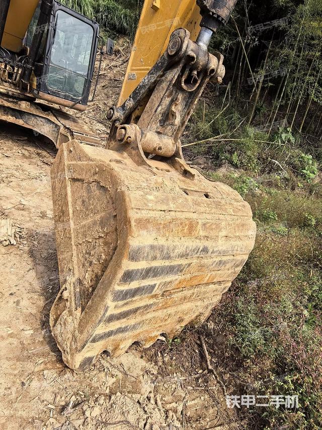 铲斗45度(工作和回转装置) 铲斗45度(工作和回转装置)