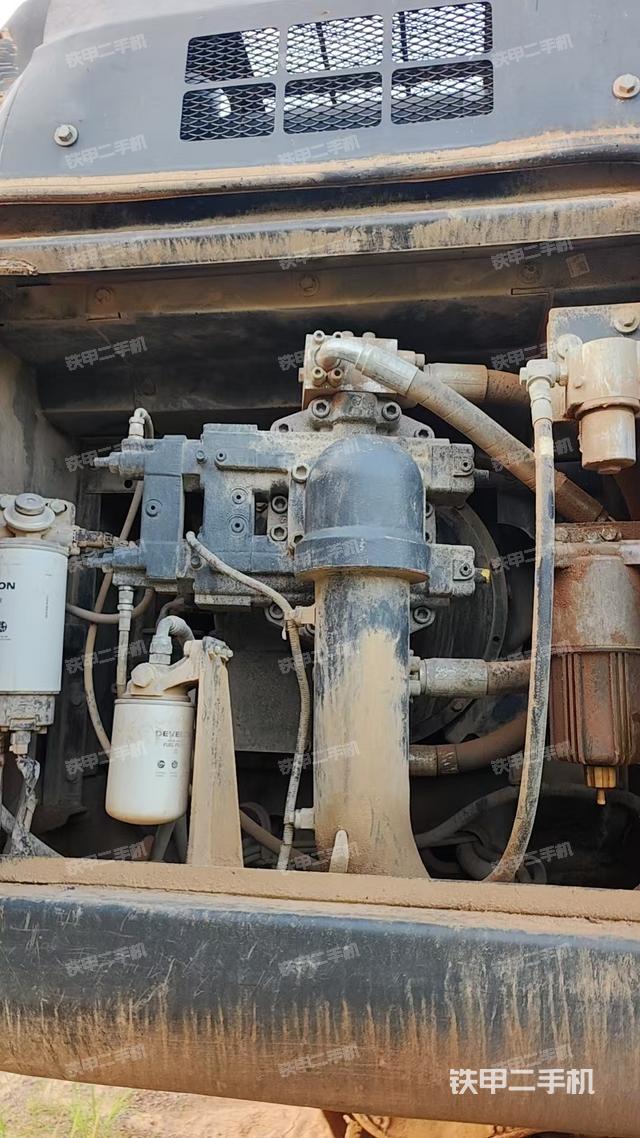 液壓泵艙室正面整體（整機(jī)外觀）