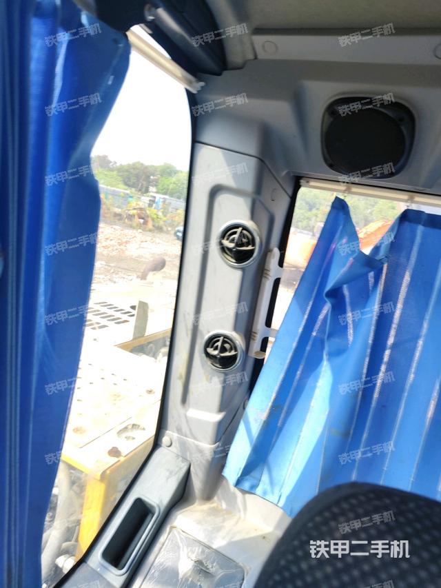 后窗玻璃角標(駕駛室部分) 后窗玻璃角標(駕駛室部分)