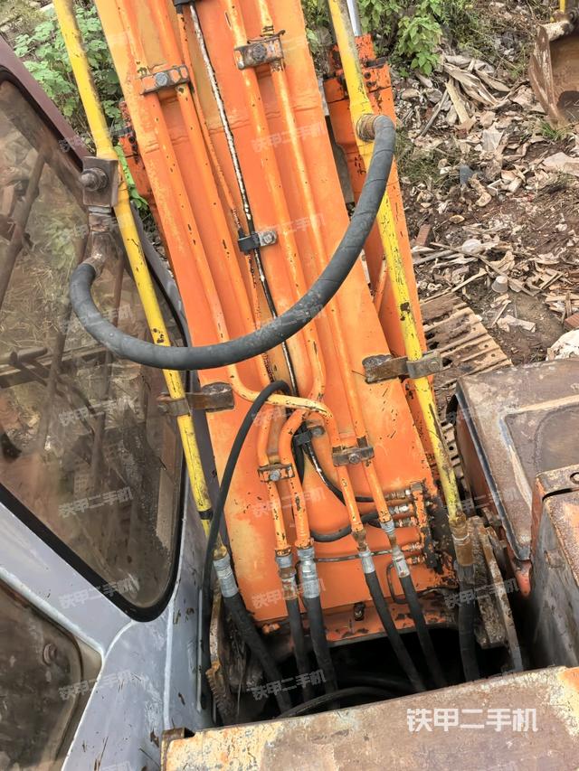 大臂油缸整體?豎拍(工作和回轉裝置) 大臂油缸整體?豎拍(工作和回轉裝置)