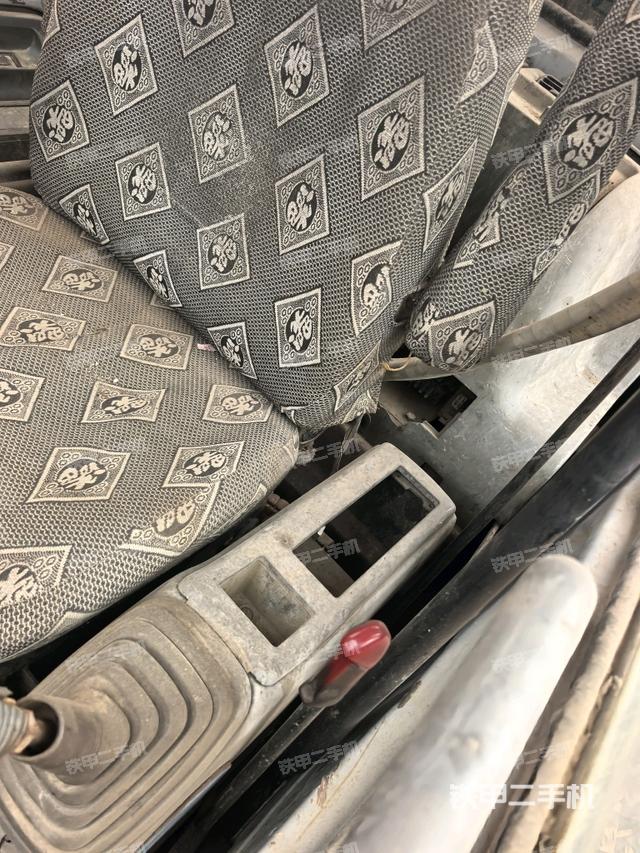 后窗玻璃角標(駕駛室部分) 后窗玻璃角標(駕駛室部分)