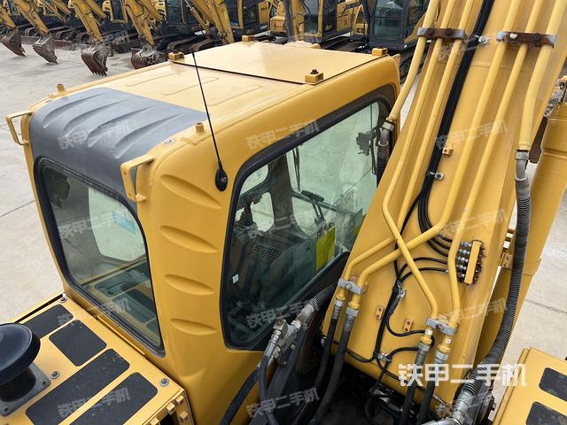 驾驶室顶部(整机外观) 驾驶室顶部(整机外观)