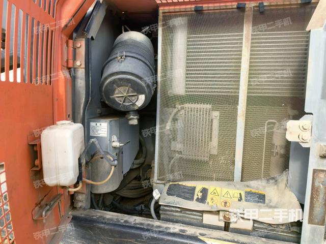 散熱器正面(大件艙室) 散熱器正面(大件艙室)