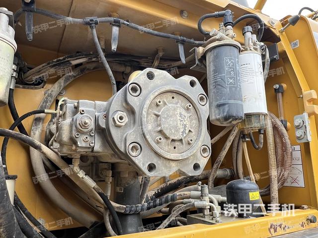 液壓泵艙室正面整體(整機(jī)外觀) 液壓泵艙室正面整體(整機(jī)外觀)