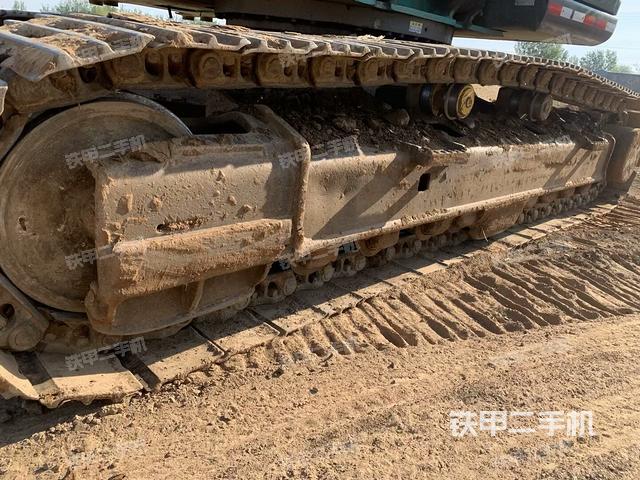 單側(cè)履帶整體(整機外觀) 單側(cè)履帶整體(整機外觀)