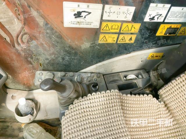 座椅右側(cè)控制臺/鑰匙門/油門/含右手柄(駕駛室部分) 座椅右側(cè)控制臺/鑰匙門/油門/含右手柄(駕駛室部分)