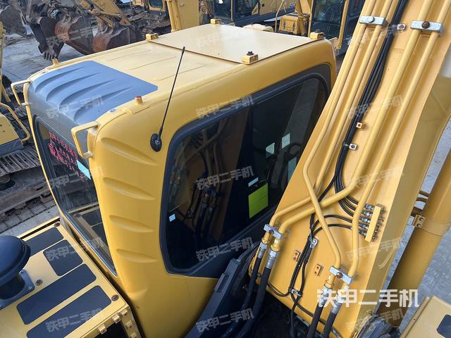 駕駛室頂部(整機外觀) 駕駛室頂部(整機外觀)