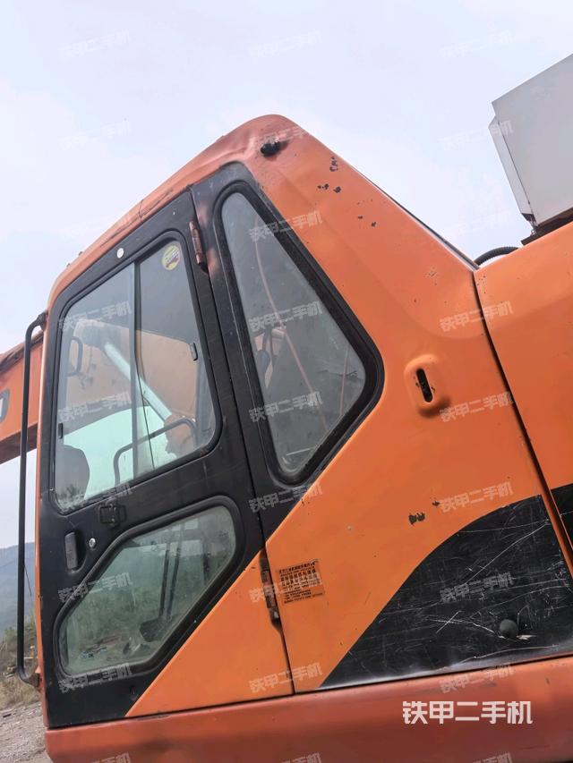 座椅左侧控制台/音响/含左手柄（驾驶室部分）