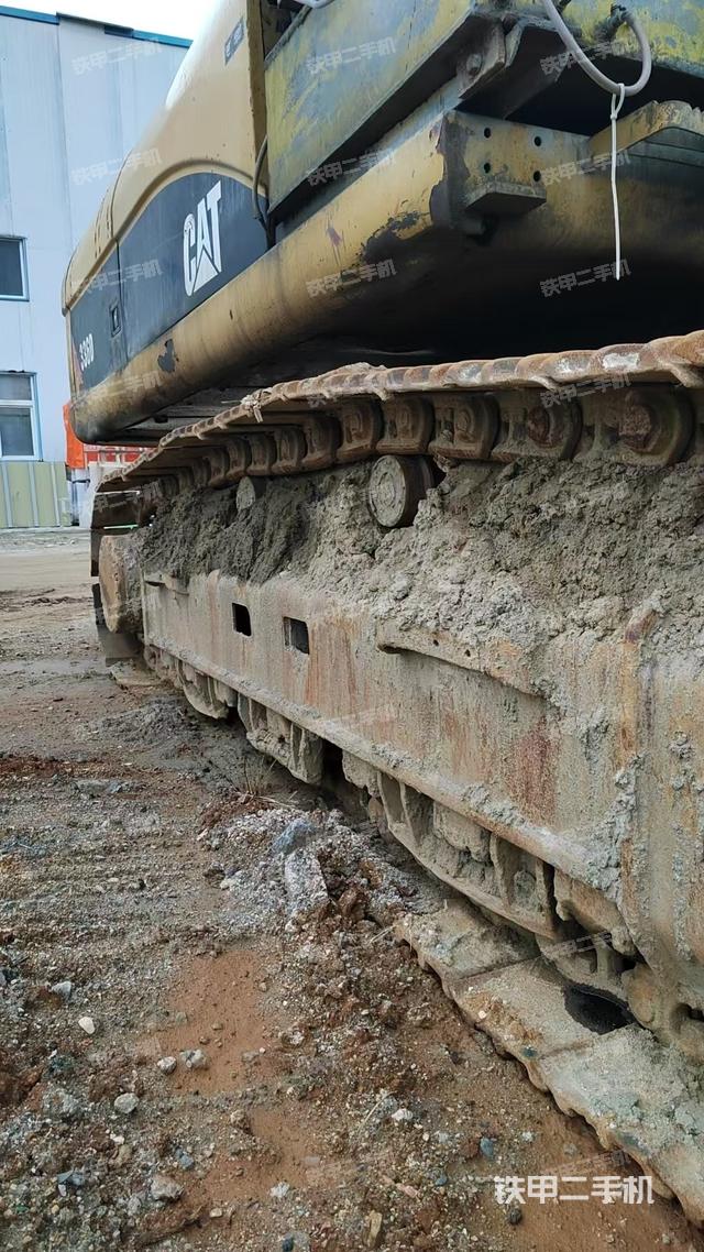 单侧履带整体(整机外观) 单侧履带整体(整机外观)