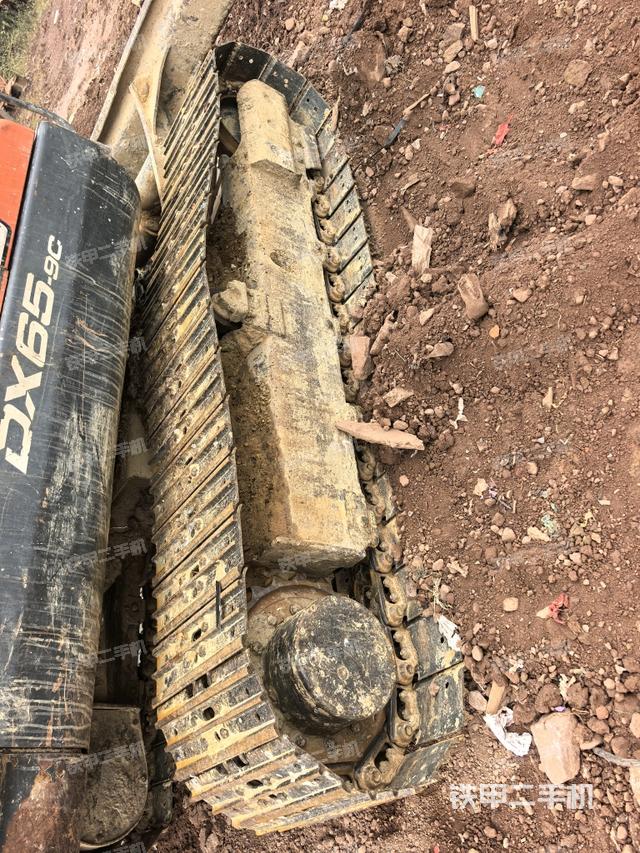 右侧履带整体 (行走机构) 右侧履带整体 (行走机构)