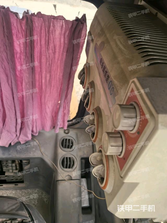 左后方玻璃角標(biāo)(駕駛室部分) 左后方玻璃角標(biāo)(駕駛室部分)