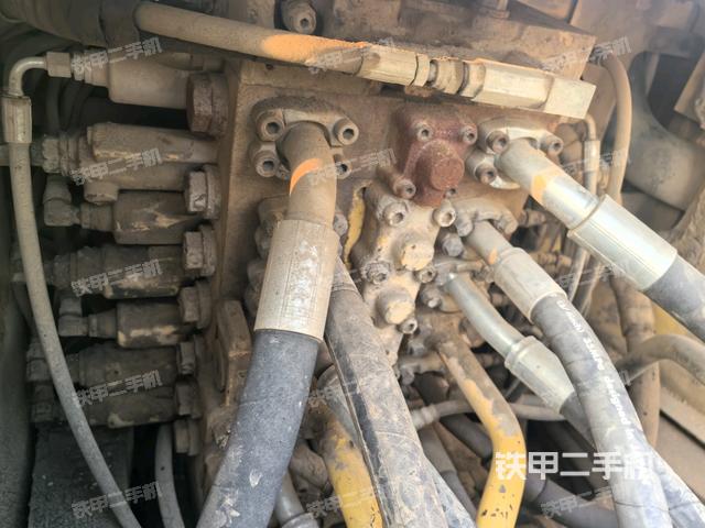 驾驶室顶部俯视(上车部件) 驾驶室顶部俯视(上车部件)