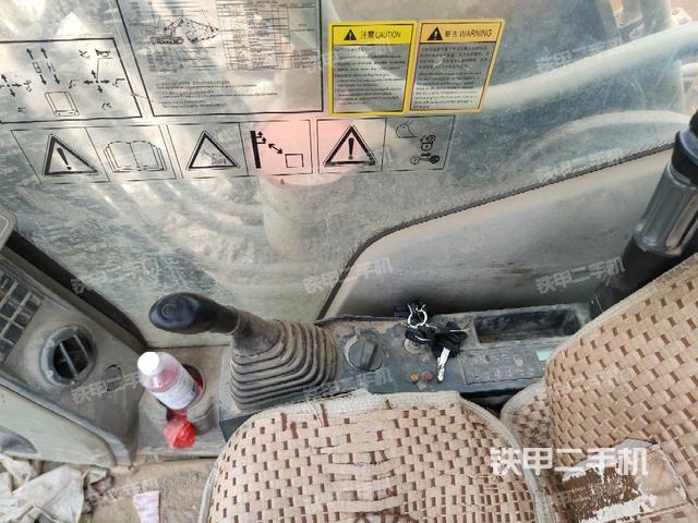 座椅右側(cè)控制臺(tái)/鑰匙門/油門/含右手柄(駕駛室部分) 座椅右側(cè)控制臺(tái)/鑰匙門/油門/含右手柄(駕駛室部分)