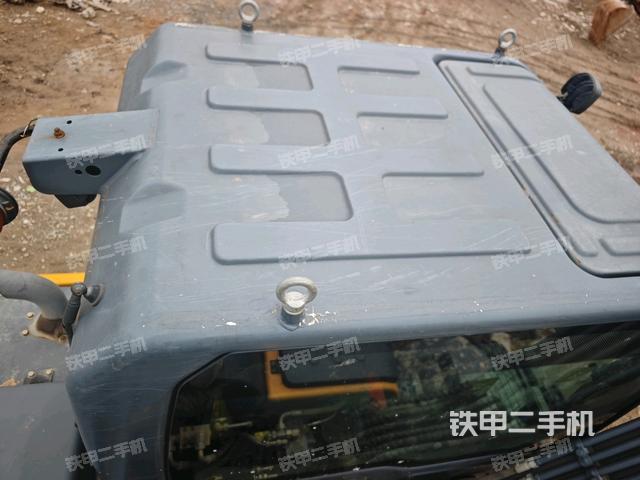 驾驶室顶部(整机外观) 驾驶室顶部(整机外观)