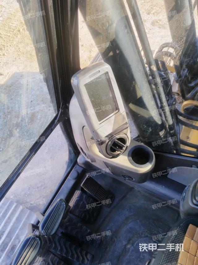 座椅右側(cè)控制臺/鑰匙門/油門/含右手柄(駕駛室部分) 座椅右側(cè)控制臺/鑰匙門/油門/含右手柄(駕駛室部分)