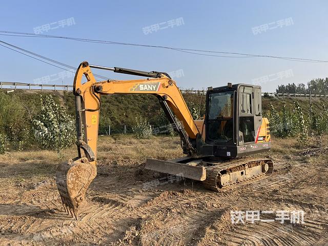 駕駛室整體(整機外觀) 駕駛室整體(整機外觀)