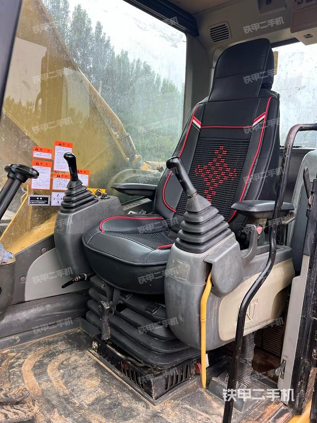 驾驶室整体(整机外观) 驾驶室整体(整机外观)