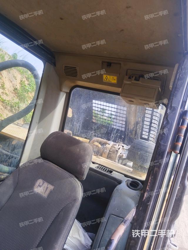 座椅左側(cè)控制臺/音響/含左手柄(駕駛室部分) 座椅左側(cè)控制臺/音響/含左手柄(駕駛室部分)