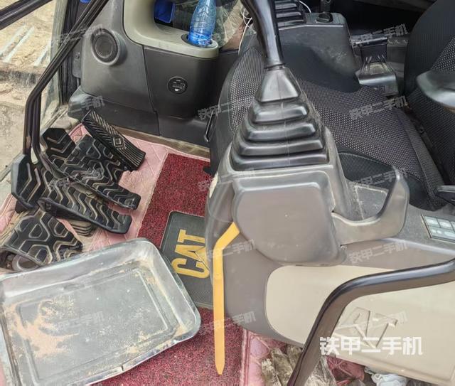 座椅左側(cè)控制臺(tái)/音響/含左手柄(駕駛室部分) 座椅左側(cè)控制臺(tái)/音響/含左手柄(駕駛室部分)