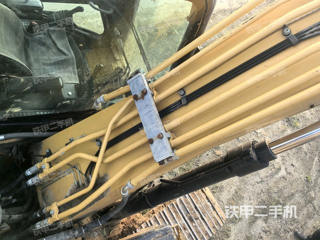 大臂背部俯視(工作和回轉(zhuǎn)裝置) 大臂背部俯視(工作和回轉(zhuǎn)裝置)