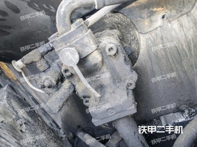 液壓泵艙室正面整體(整機外觀) 液壓泵艙室正面整體(整機外觀)