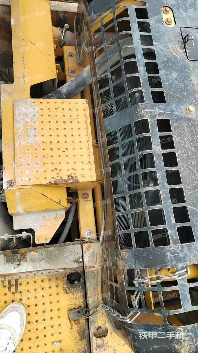 驾驶室顶部(整机外观) 驾驶室顶部(整机外观)