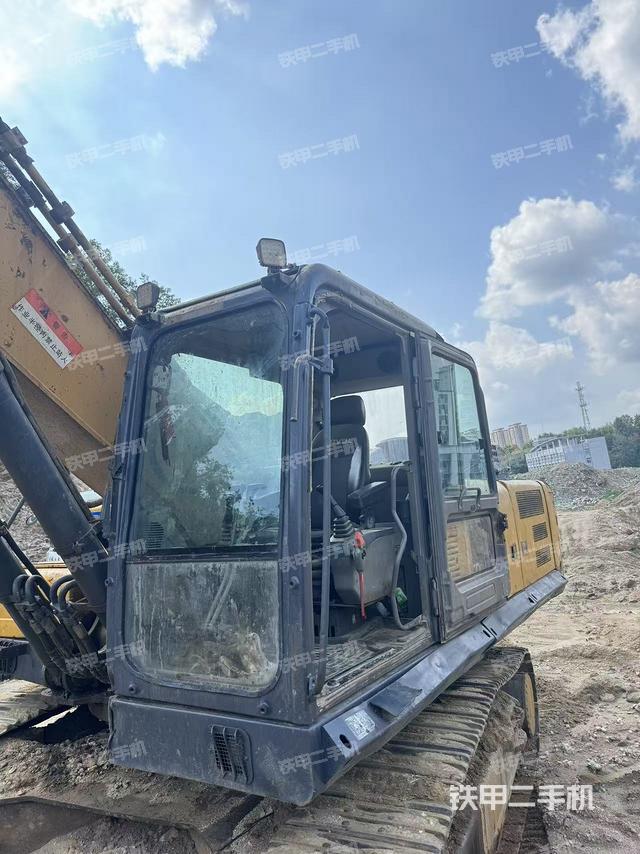 驾驶室整体(整机外观) 驾驶室整体(整机外观)