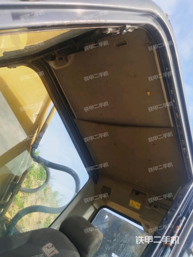 左后方玻璃角標(biāo)(駕駛室部分) 左后方玻璃角標(biāo)(駕駛室部分)