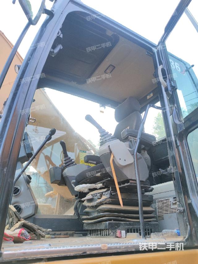 駕駛室整體(整機外觀) 駕駛室整體(整機外觀)