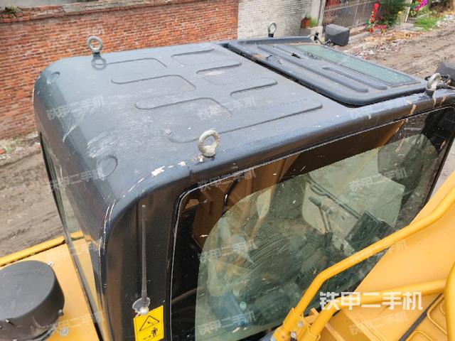 驾驶室顶部(整机外观) 驾驶室顶部(整机外观)