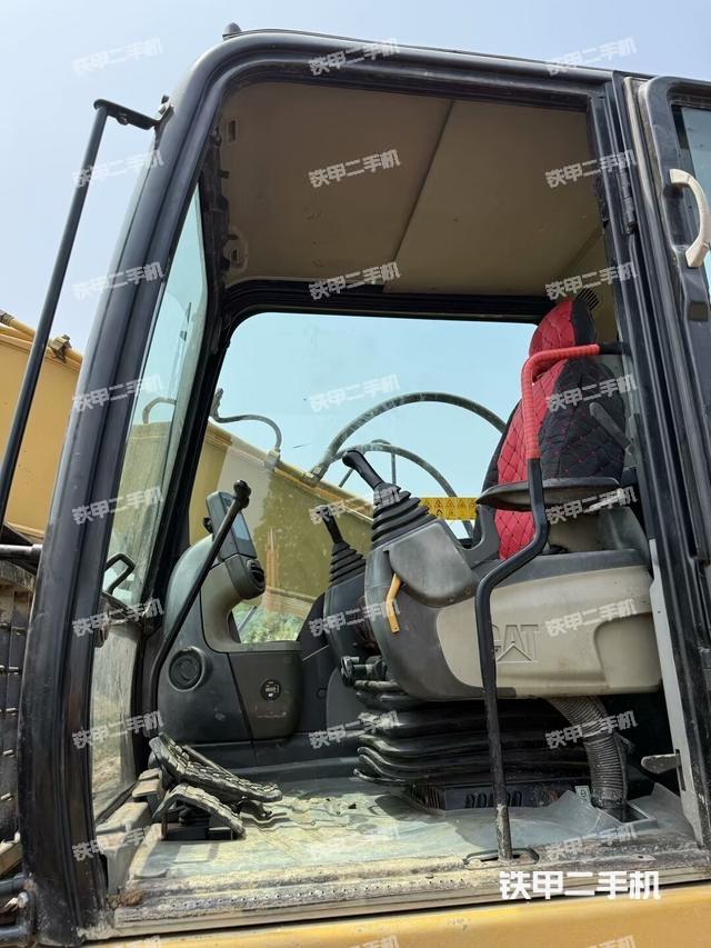 驾驶室整体(整机外观) 驾驶室整体(整机外观)