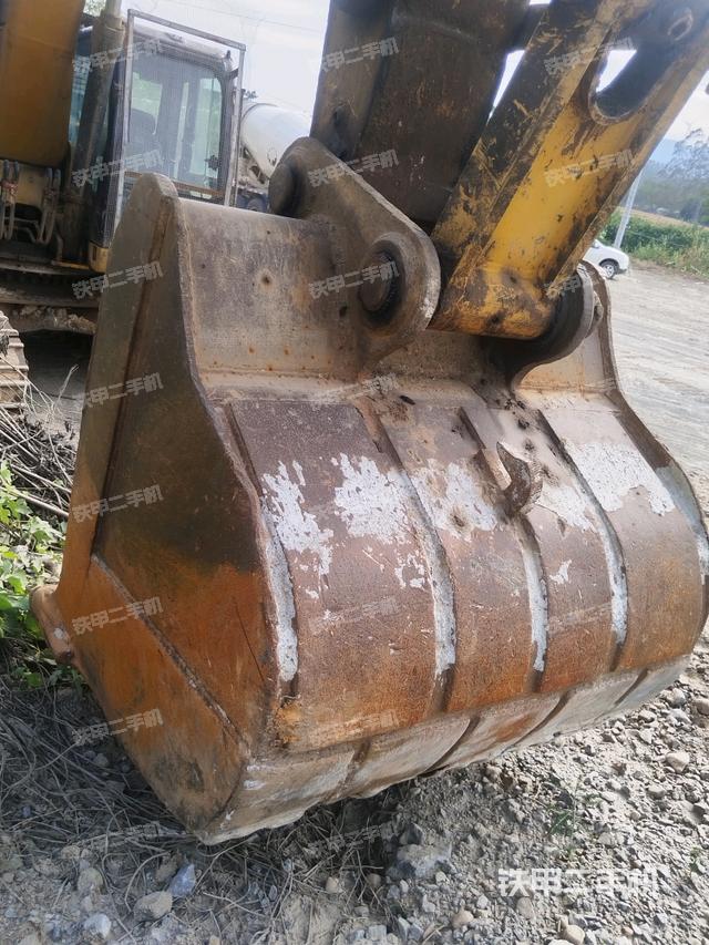 大臂根部?斜視(工作和回轉(zhuǎn)裝置) 大臂根部?斜視(工作和回轉(zhuǎn)裝置)