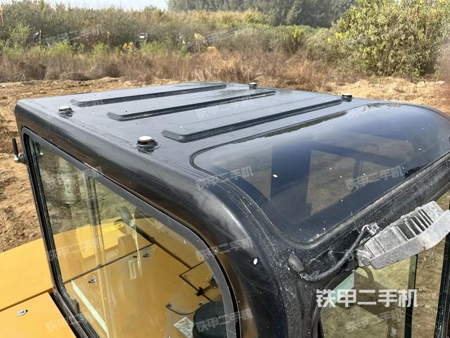 驾驶室顶部(整机外观) 驾驶室顶部(整机外观)