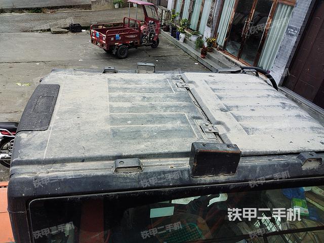 驾驶室顶部(整机外观) 驾驶室顶部(整机外观)