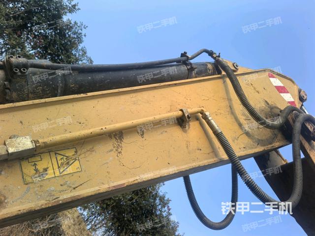 大臂油缸整體?豎拍(工作和回轉(zhuǎn)裝置) 大臂油缸整體?豎拍(工作和回轉(zhuǎn)裝置)