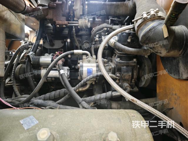 液壓泵艙室正面整體(整機(jī)外觀) 液壓泵艙室正面整體(整機(jī)外觀)