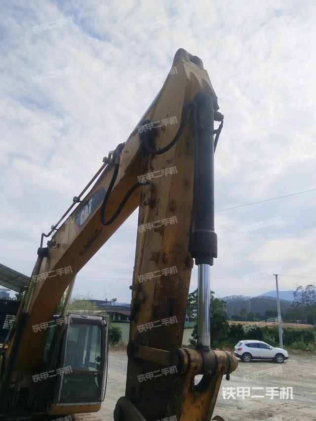 鏟斗右后整體(工作和回轉(zhuǎn)裝置) 鏟斗右后整體(工作和回轉(zhuǎn)裝置)